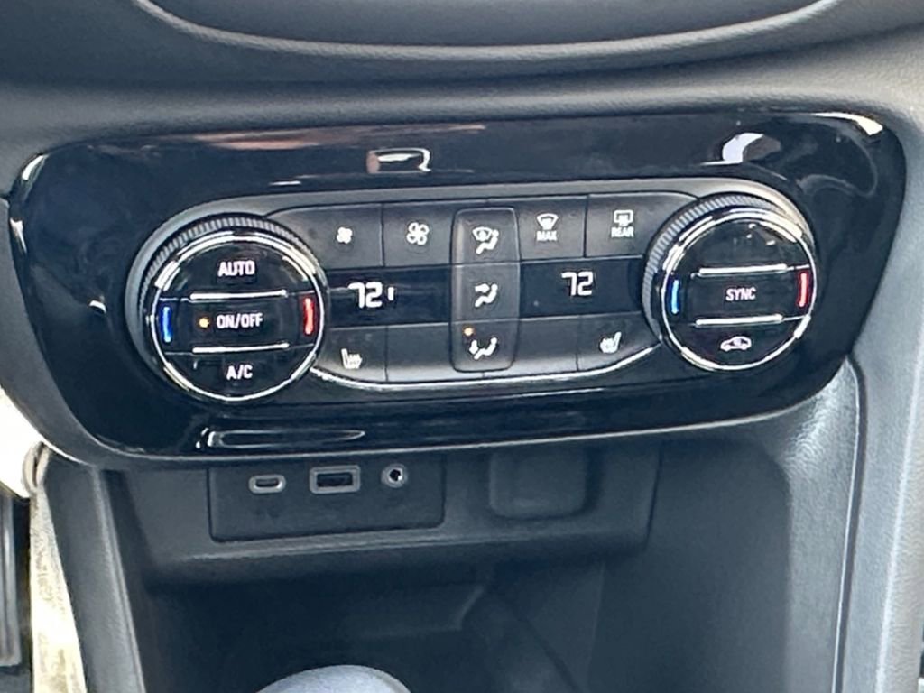 Used 2023 Buick Encore GX Select image 15