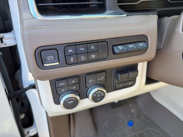 Used 2023 GMC Yukon XL Denali w/ Max Trailering Package AWD/4WD image 9