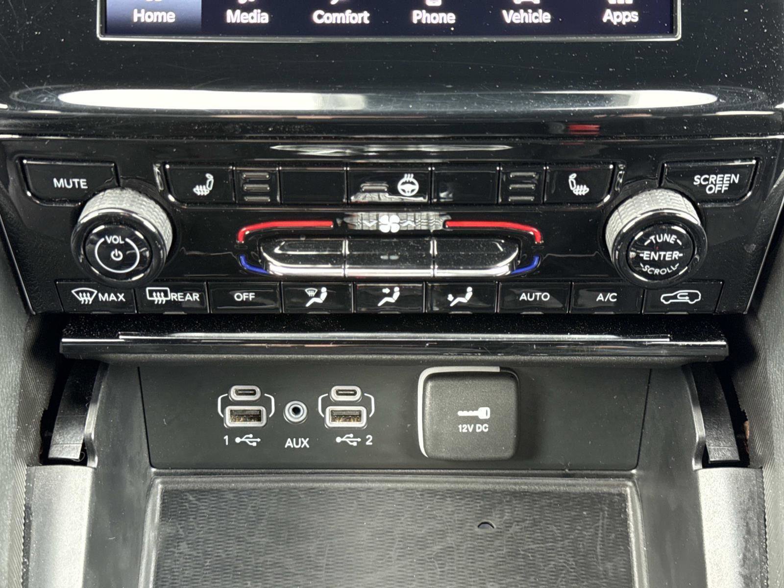 Used 2024 Jeep Grand Cherokee L Laredo AWD/4WD image 5