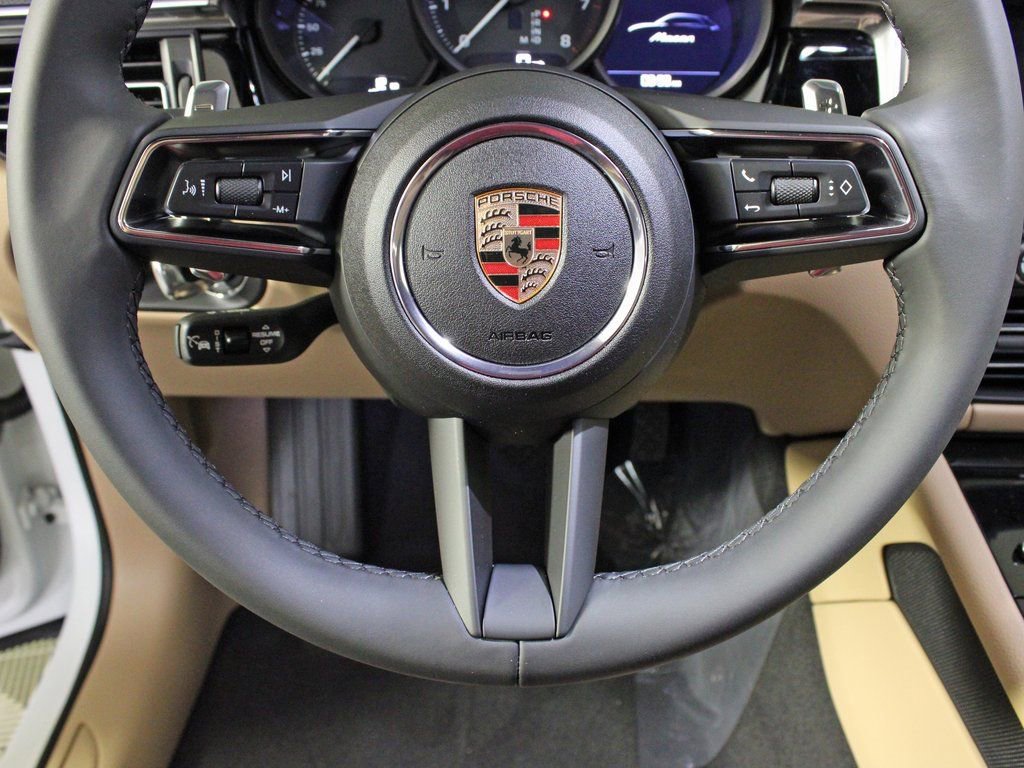 Certified 2025 Porsche Macan image 20