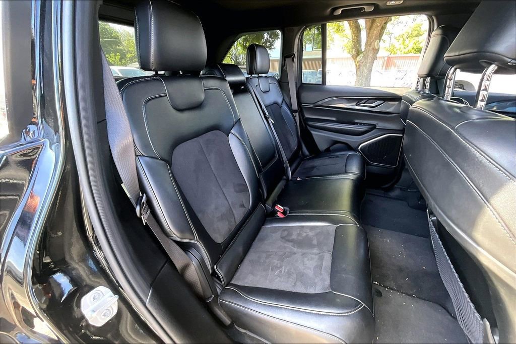 Used 2022 Jeep Grand Cherokee Altitude RWD image 21