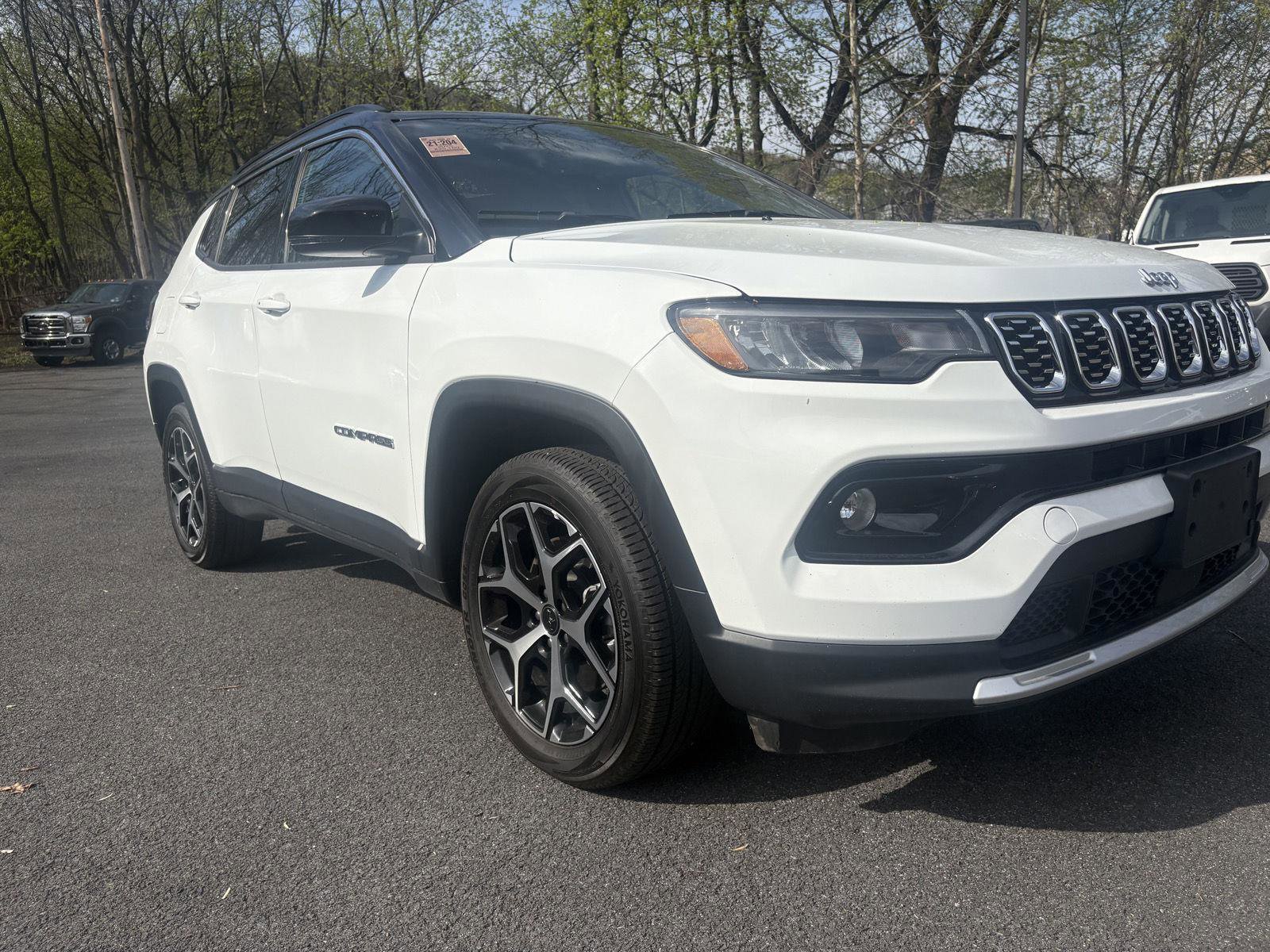 Used 2025 Jeep Compass Limited image 12