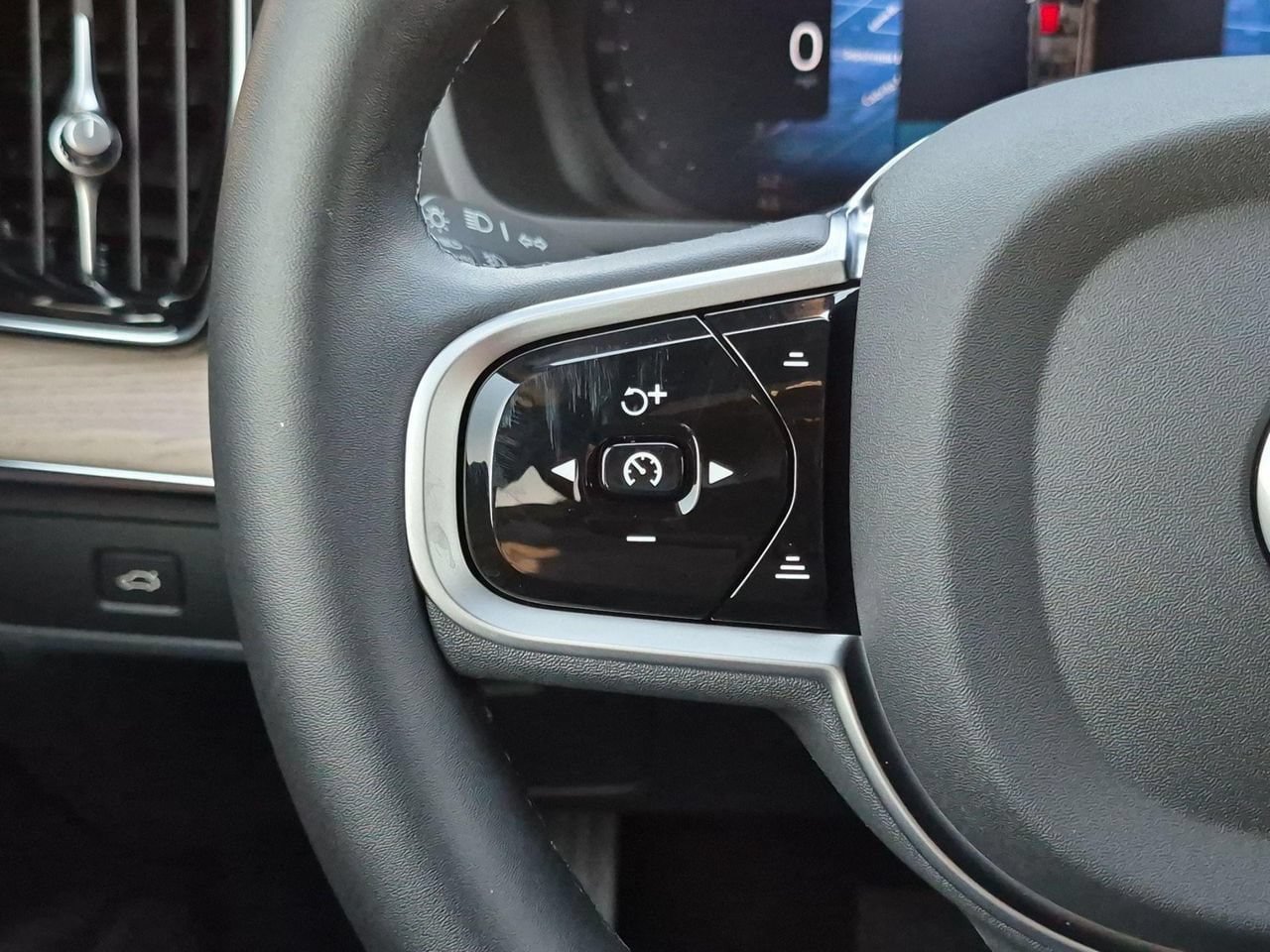Certified 2026 Volvo XC90 B6 Plus AWD/4WD image 14