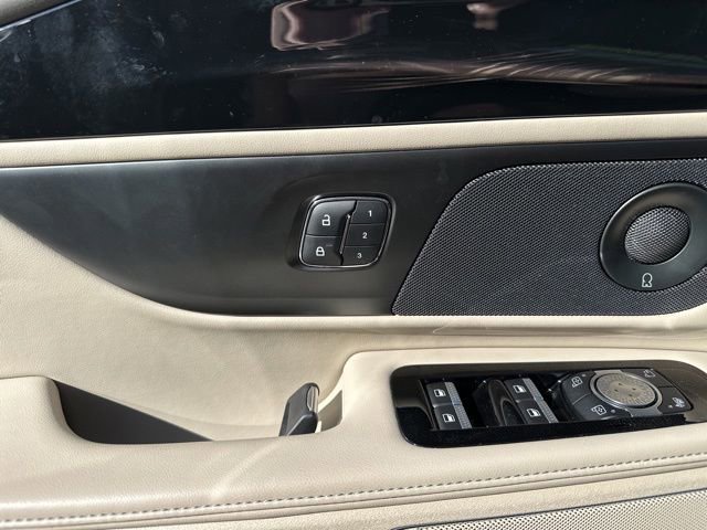 Used 2025 Lincoln Nautilus Reserve AWD/4WD image 32