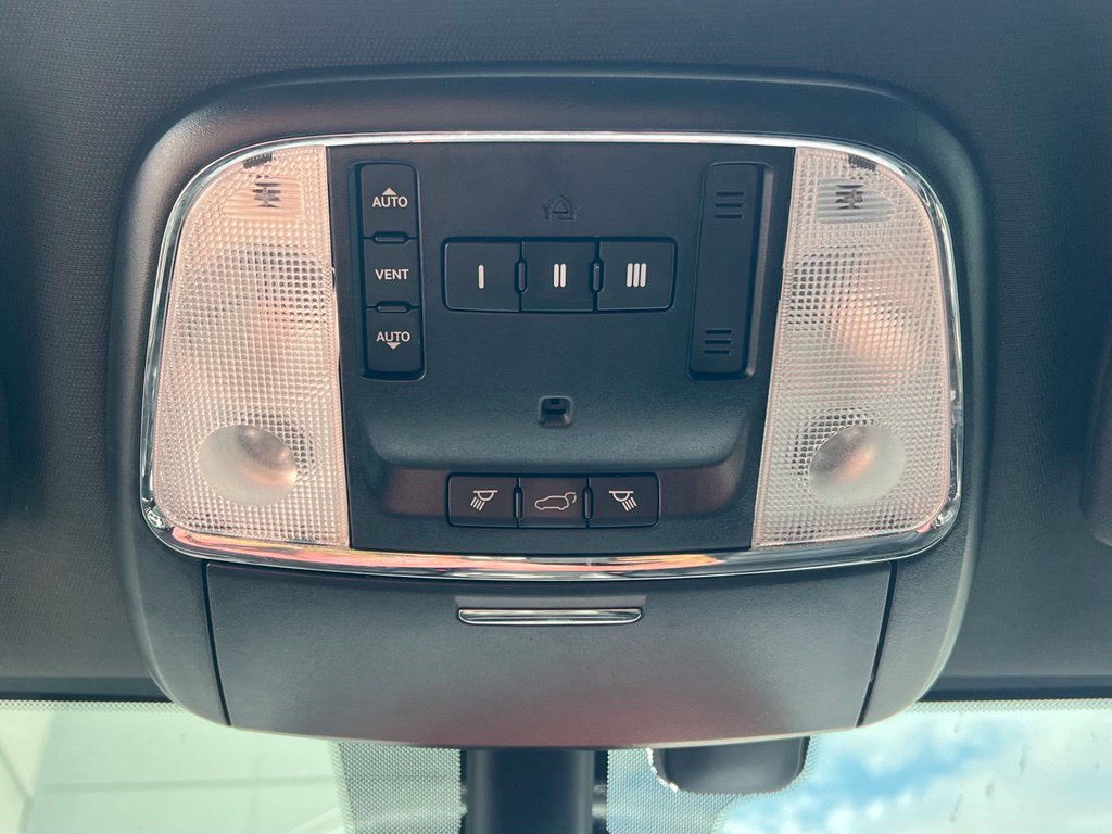 Used 2018 Jeep Grand Cherokee Altitude AWD/4WD image 13