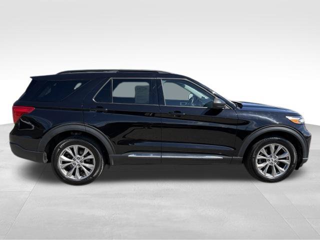 Used 2023 Ford Explorer XLT w/ Equipment Group 202A AWD/4WD image 9