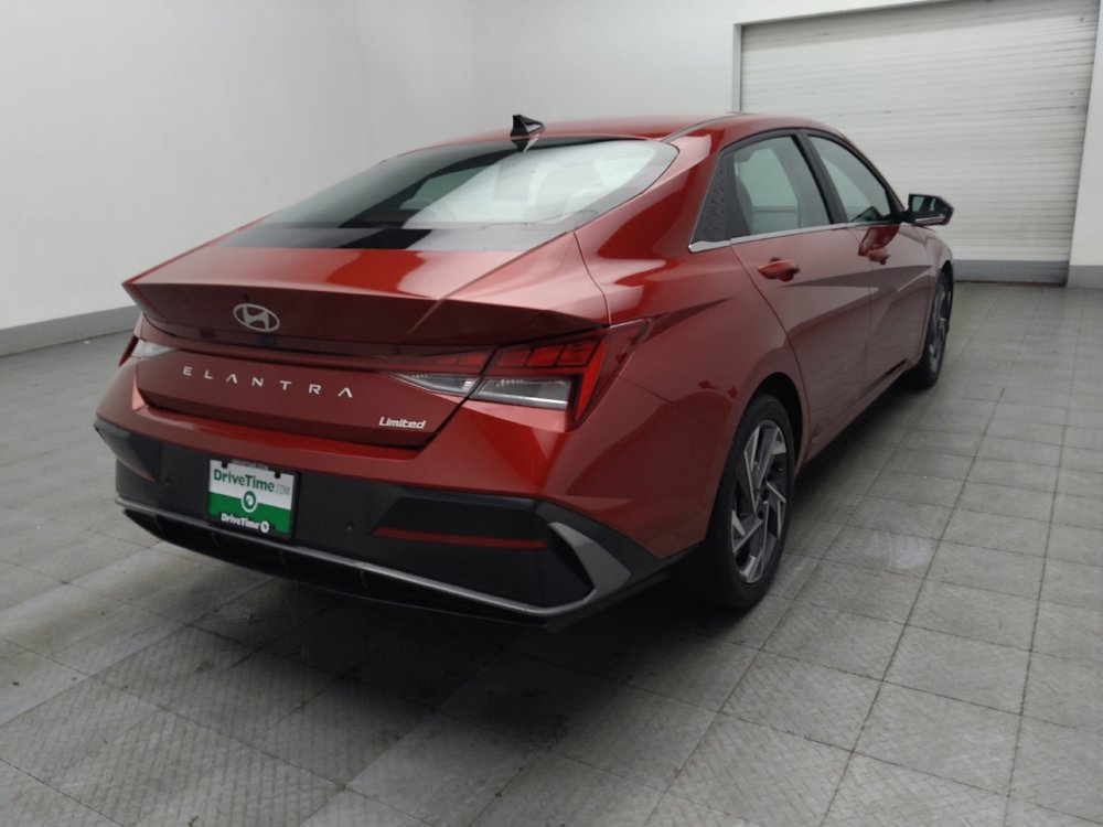 Used 2024 Hyundai Elantra Limited image 9