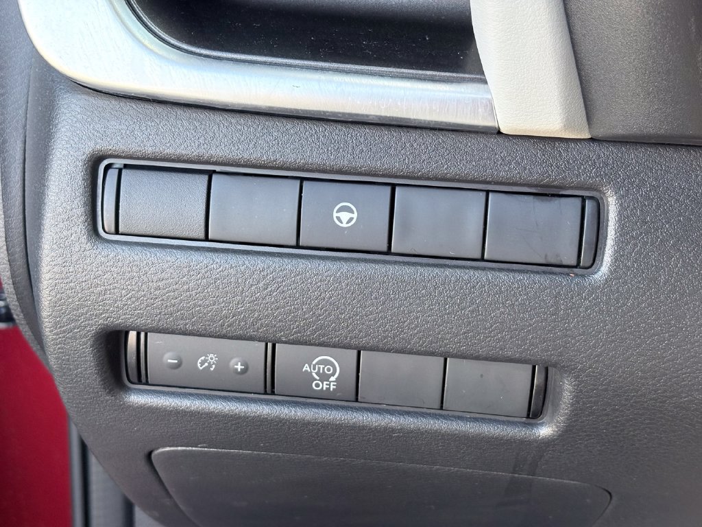 Used 2023 Nissan Rogue SV FWD image 23