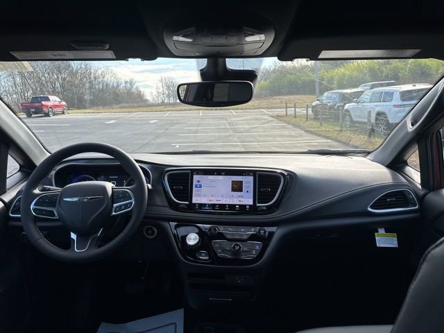 New 2026 Chrysler Pacifica Select image 13