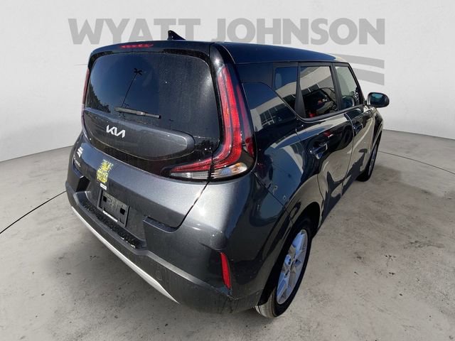 Used 2023 Kia Soul LX w/ LX Technology Package FWD image 9