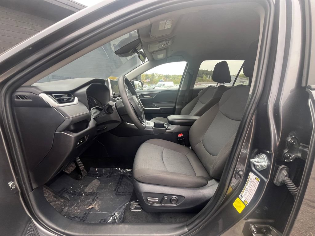 Used 2025 Toyota RAV4 XLE AWD/4WD image 23