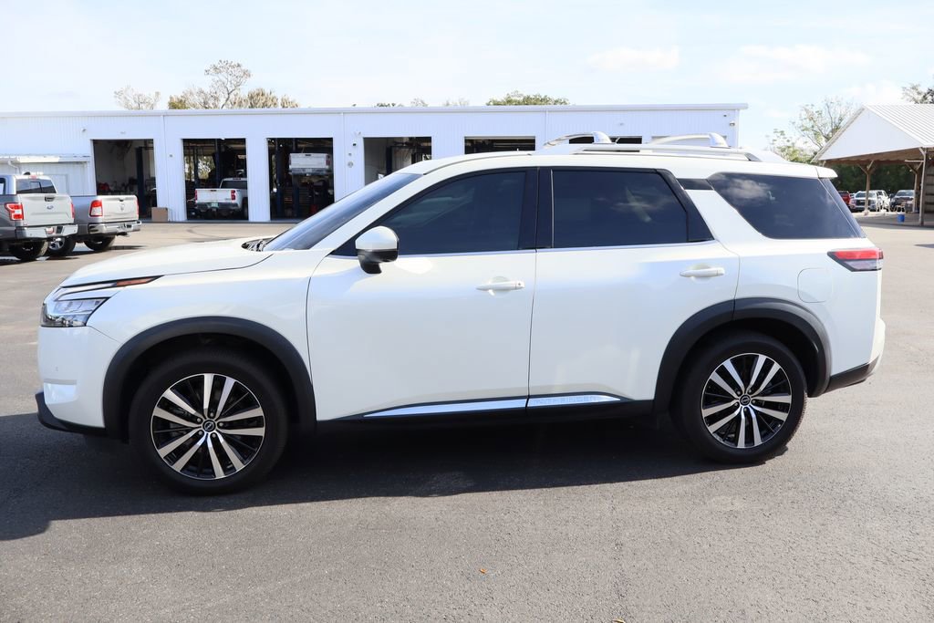 Used 2023 Nissan Pathfinder Platinum image 5