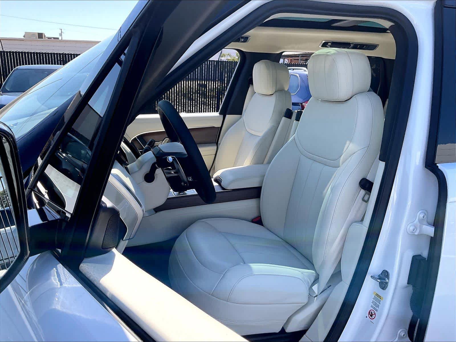 New 2026 Land Rover Range Rover Long Wheelbase SE AWD/4WD image 11