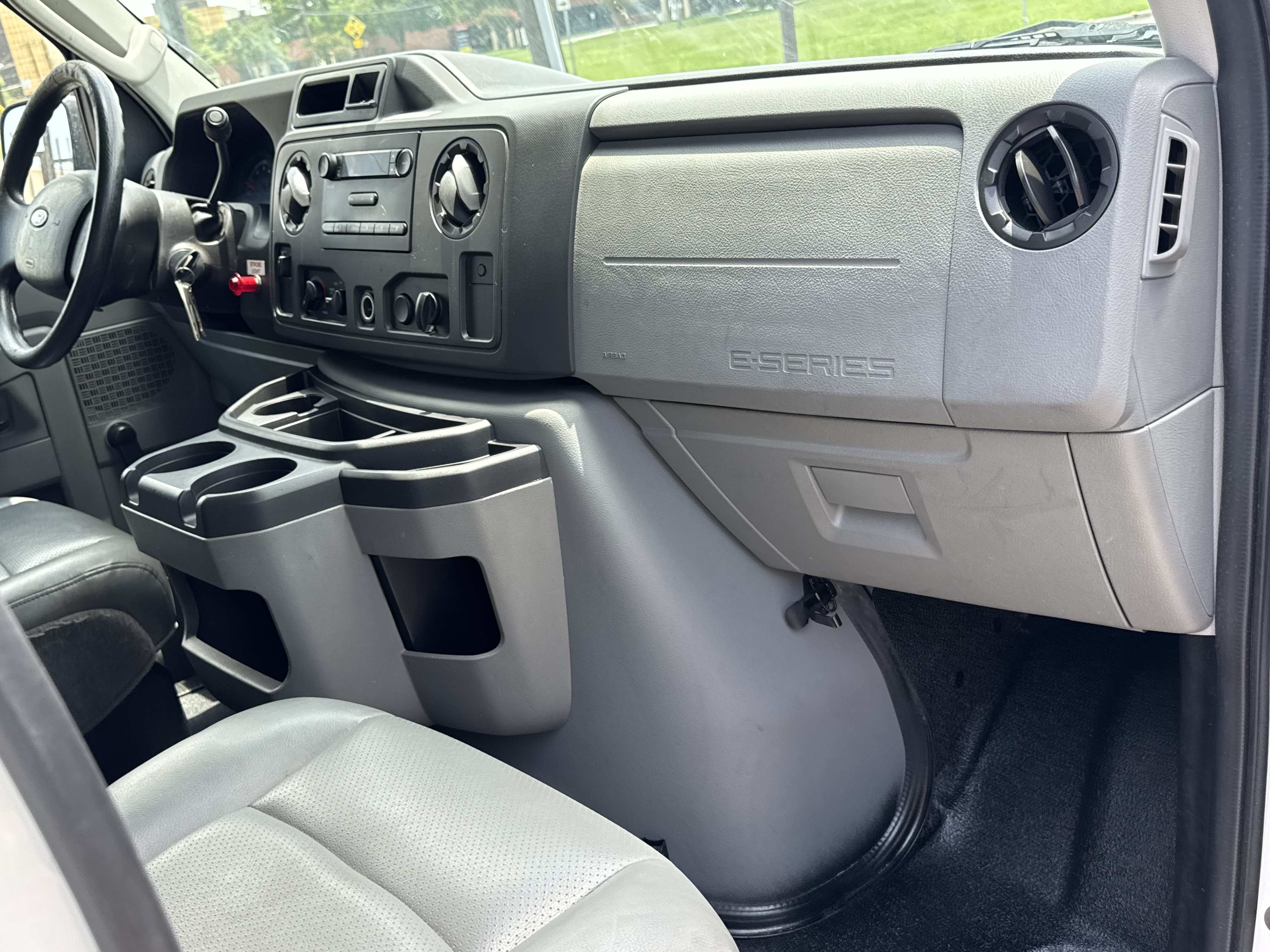 Used 2010 Ford E-250 and Econoline 250 RWD image 12