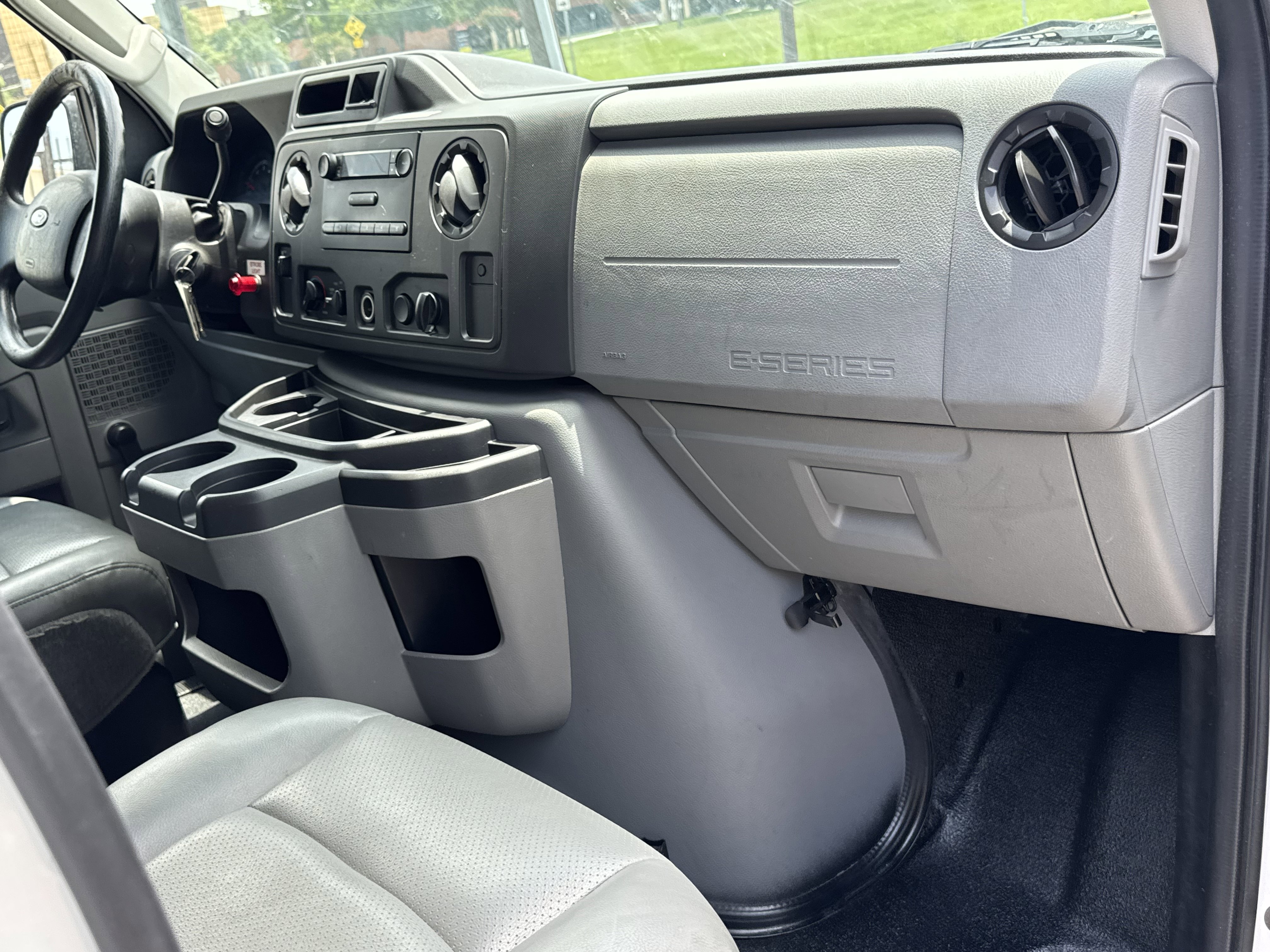 Used 2010 Ford E-250 and Econoline 250 image 12