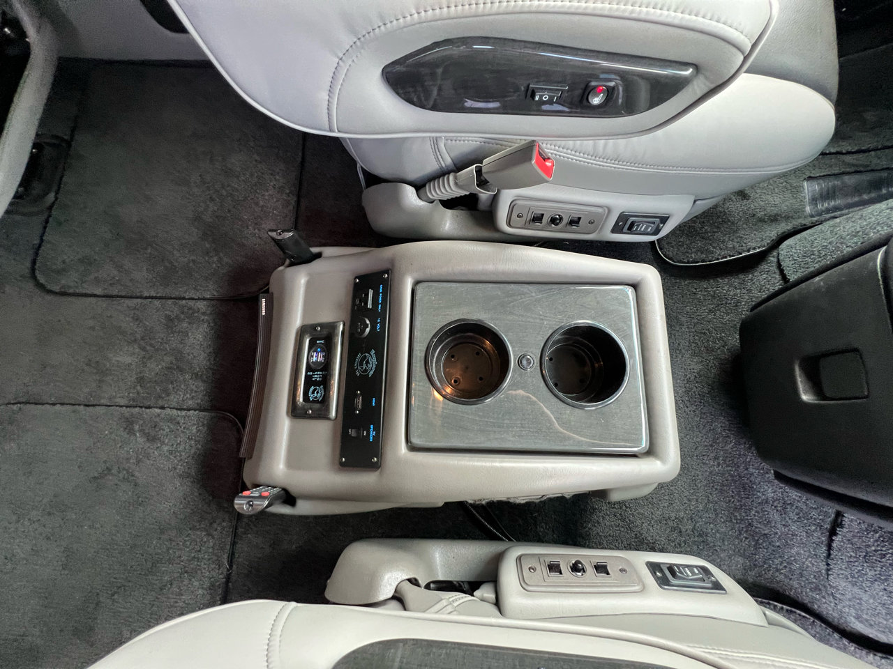 Used 2018 Chevrolet Express 2500 w/ Enhanced Convenience Package image 28