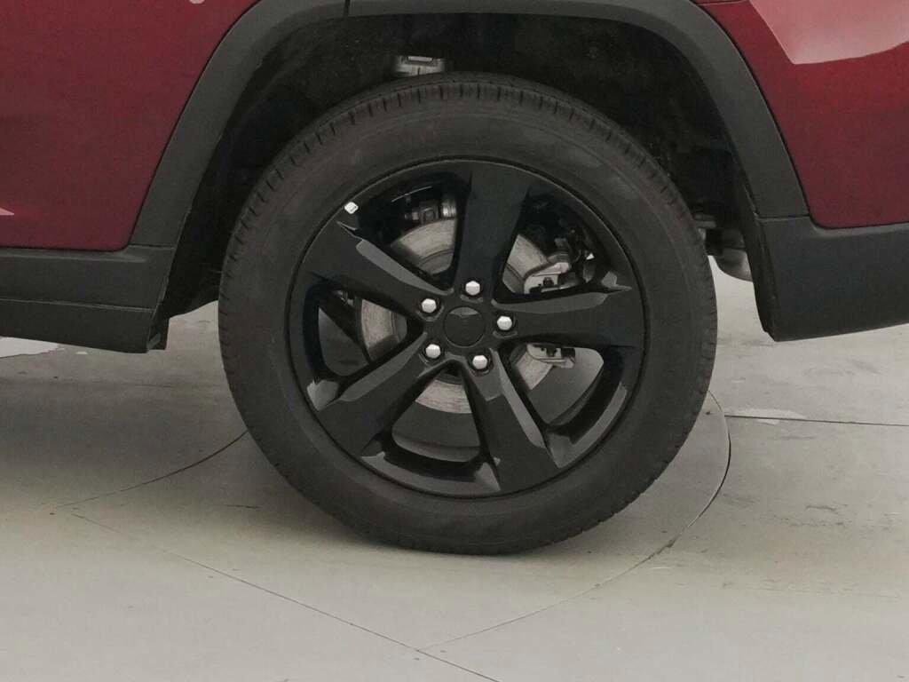 New 2025 Jeep Grand Cherokee Limited w/ Black Appearance Package image 40