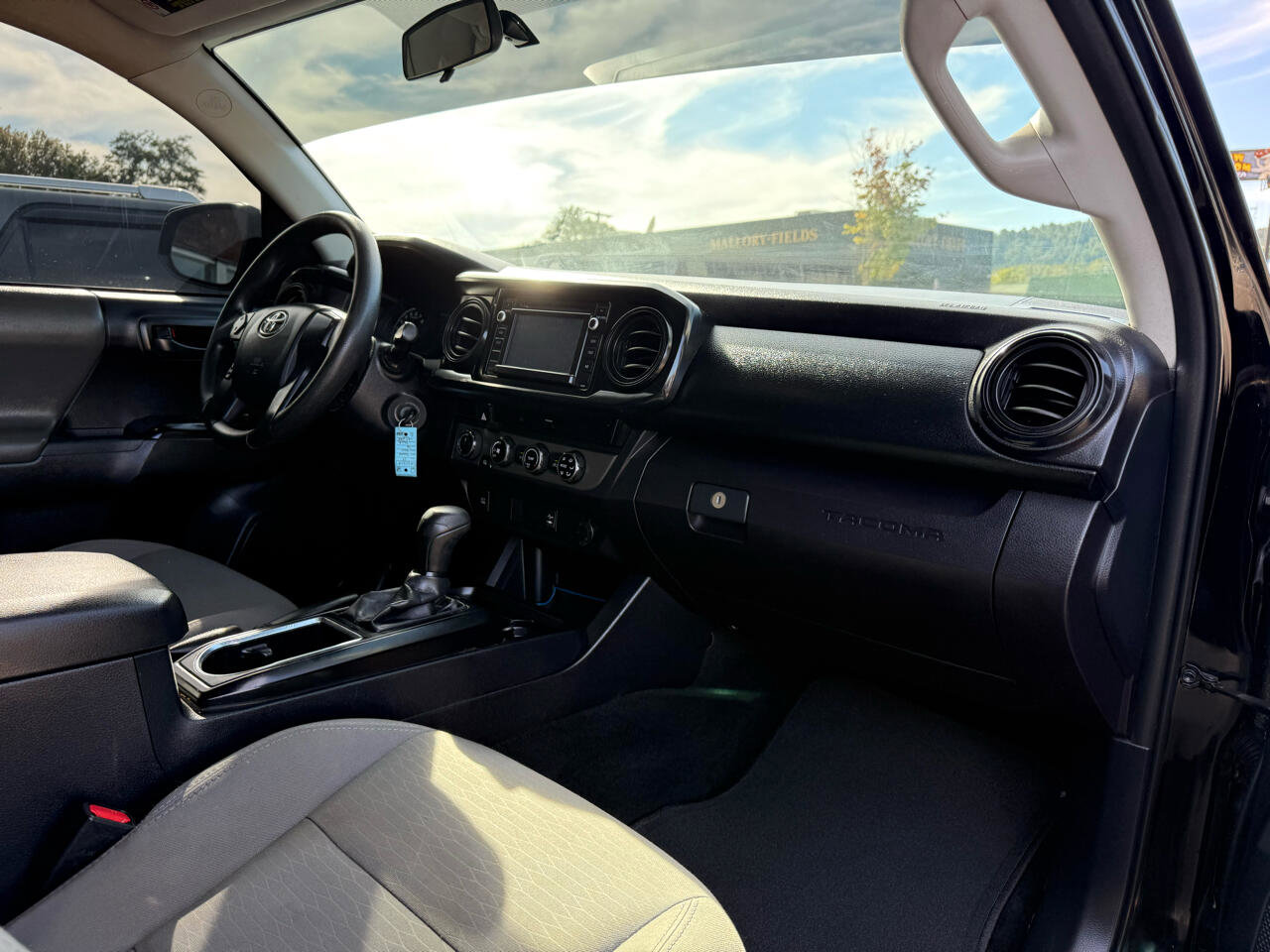 Used 2017 Toyota Tacoma SR image 26