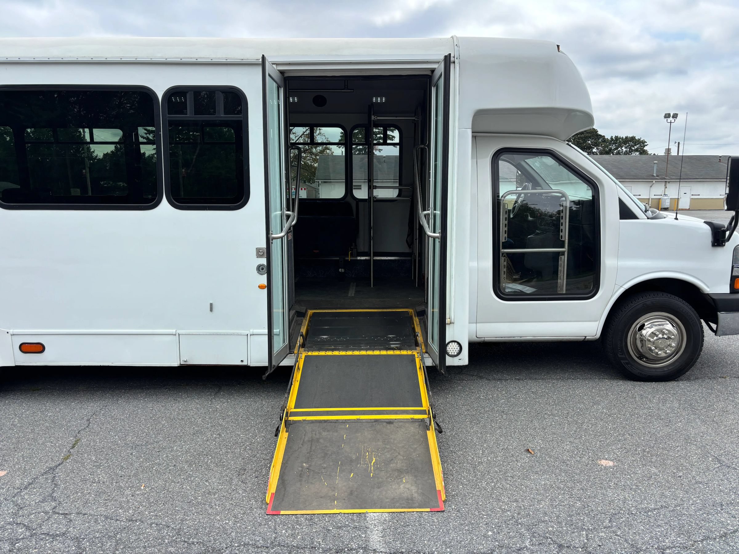 Used 2015 Chevrolet Express 4500 w/ Shuttle Bus Package RWD image 17