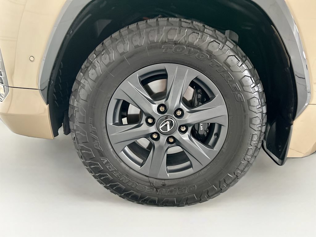 Used 2025 Lexus LX 700h Overtrail AWD/4WD image 28