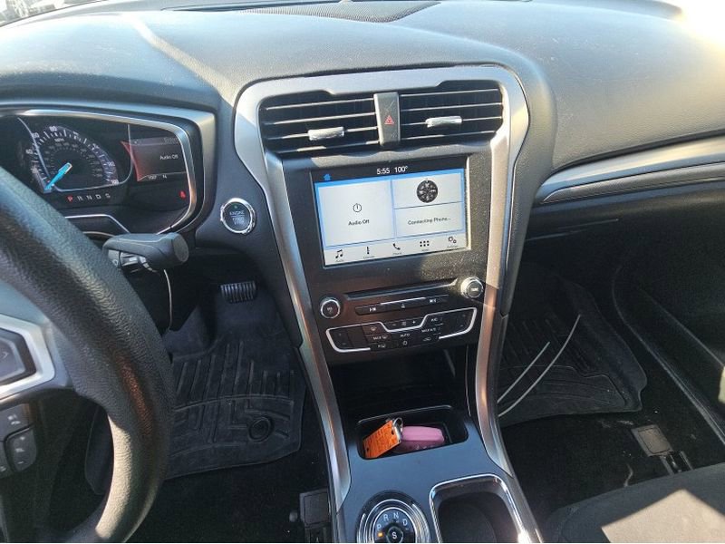 Used 2017 Ford Fusion SE w/ Fusion SE Technology Package FWD image 14