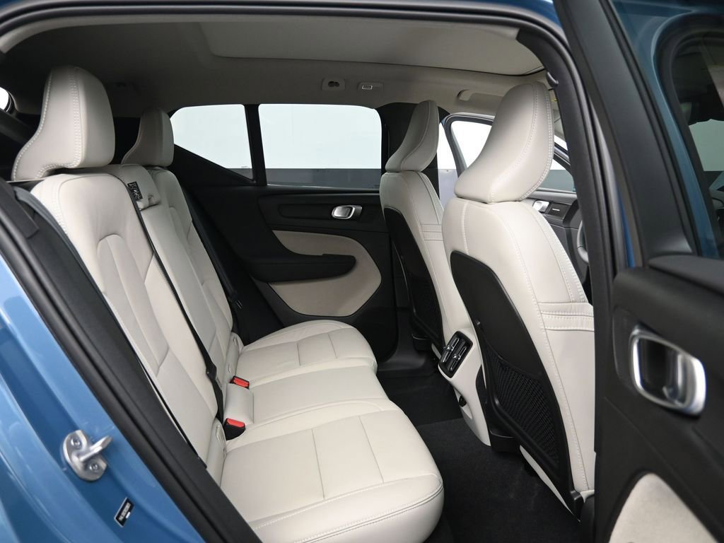 Certified 2024 Volvo XC40 B5 Plus image 17