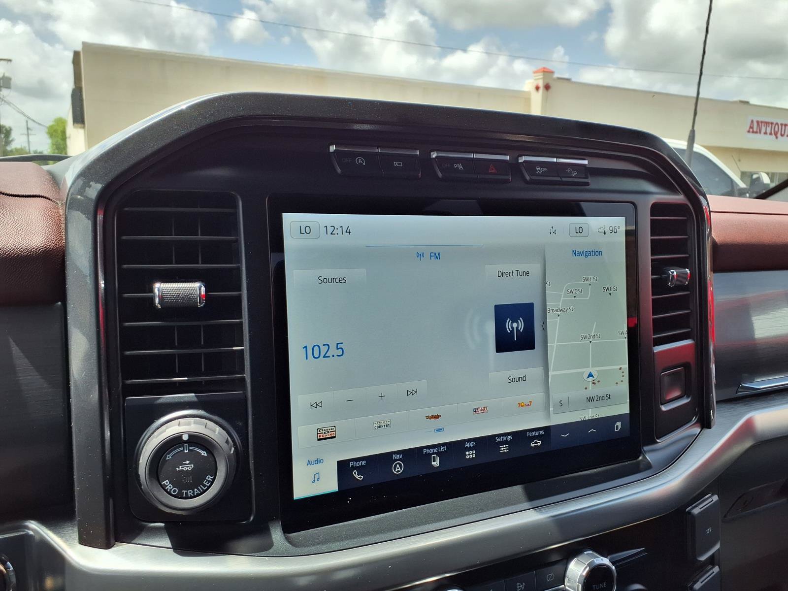 Used 2023 Ford F150 Lariat AWD/4WD image 4