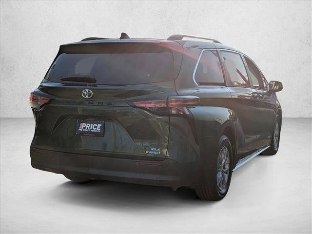 Used 2021 Toyota Sienna XLE image 5