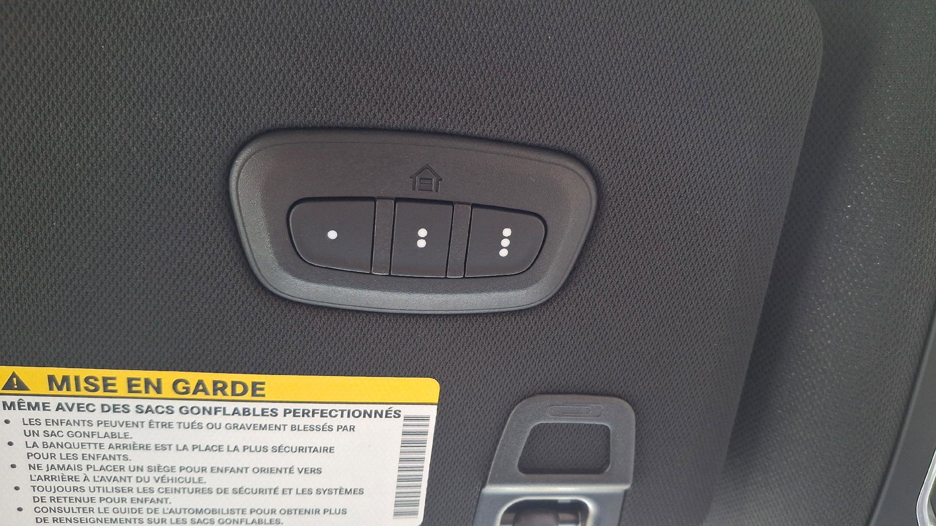 Used 2025 Jeep Grand Cherokee L Limited w/ Black Appearance Package AWD/4WD image 22