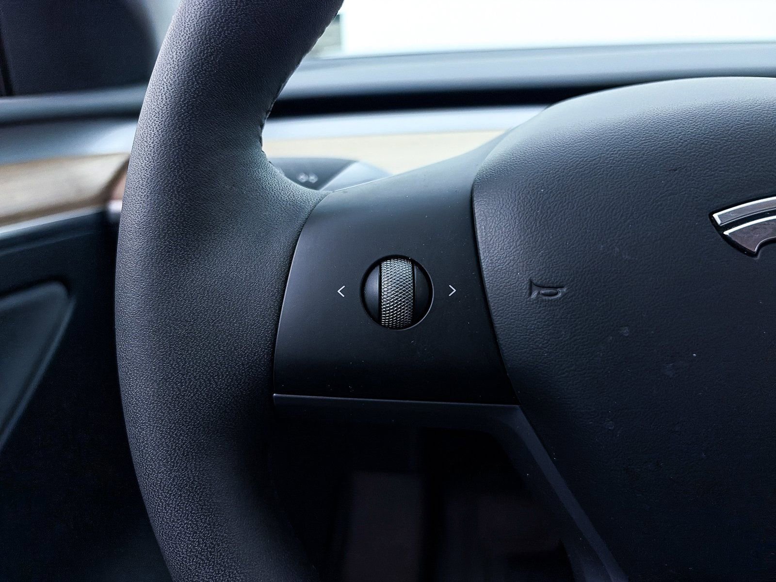 Used 2024 Tesla Model Y Long Range image 28