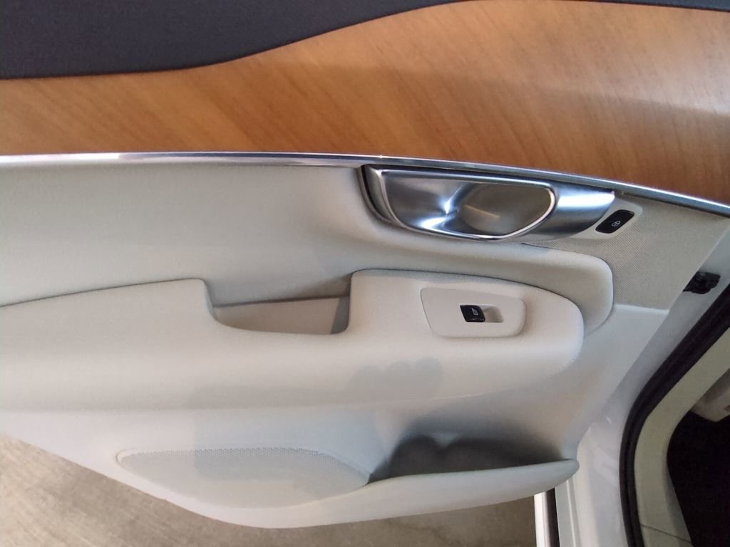 Used 2021 Volvo XC90 T6 Momentum AWD/4WD image 22