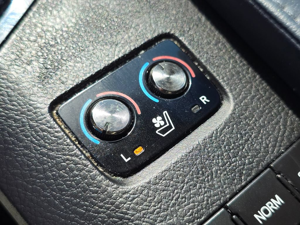 Used 2014 Toyota Avalon Limited FWD image 32