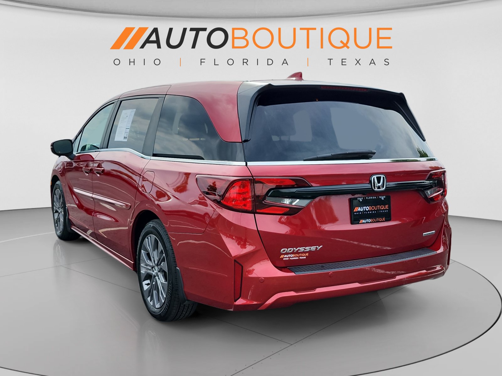 Used 2025 Honda Odyssey Touring image 3