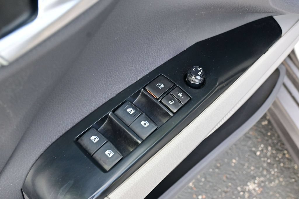 Used 2018 Toyota Camry SE w/ Moonroof Package FWD image 28