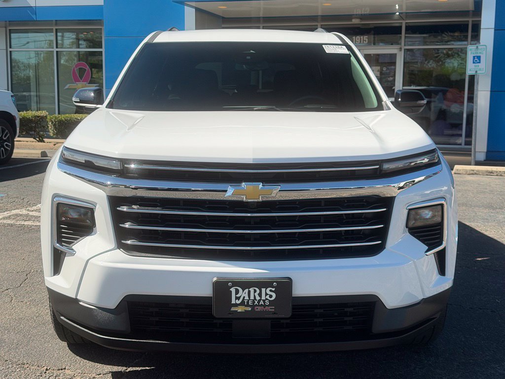 Used 2025 Chevrolet Traverse LT w/ LPO, Floor Liner Package FWD image 2