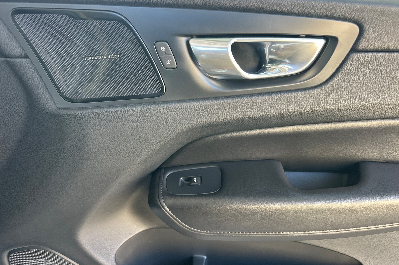 Certified 2023 Volvo XC60 T8 Plus AWD/4WD image 20