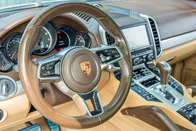 Used 2016 Porsche Cayenne Turbo AWD/4WD image 24