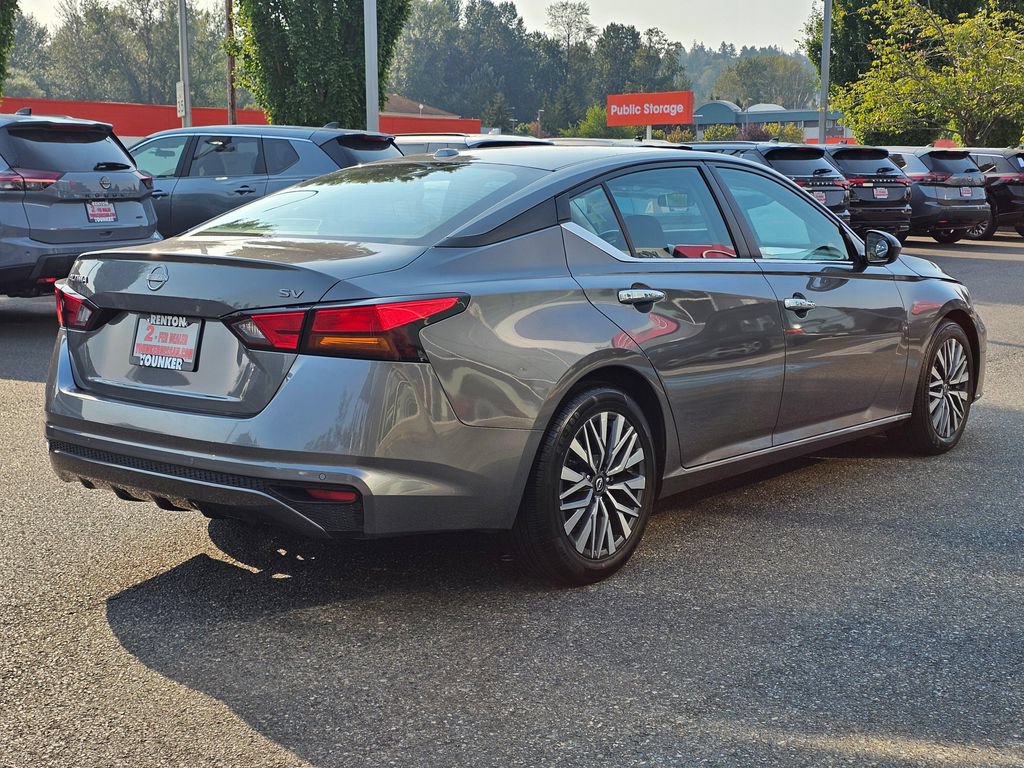 Used 2024 Nissan Altima 2.5 SV FWD image 5