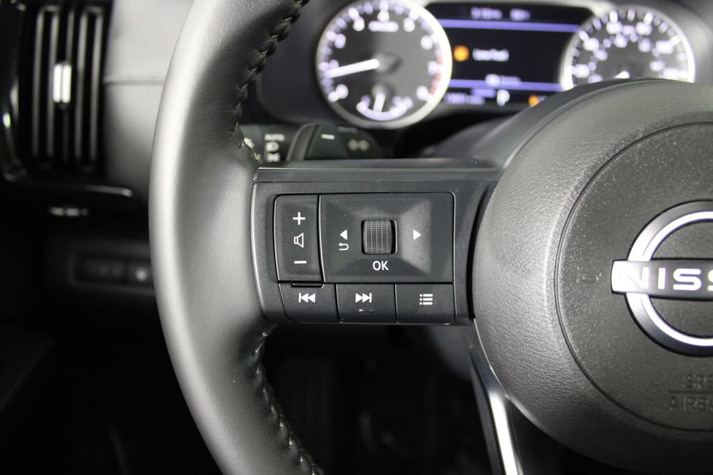 Certified 2024 Nissan Pathfinder SV FWD image 25