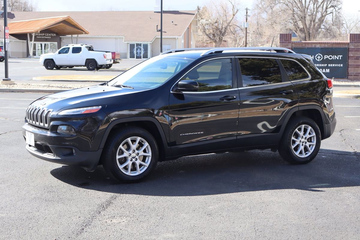 Used 2017 Jeep Cherokee Latitude FWD image 10
