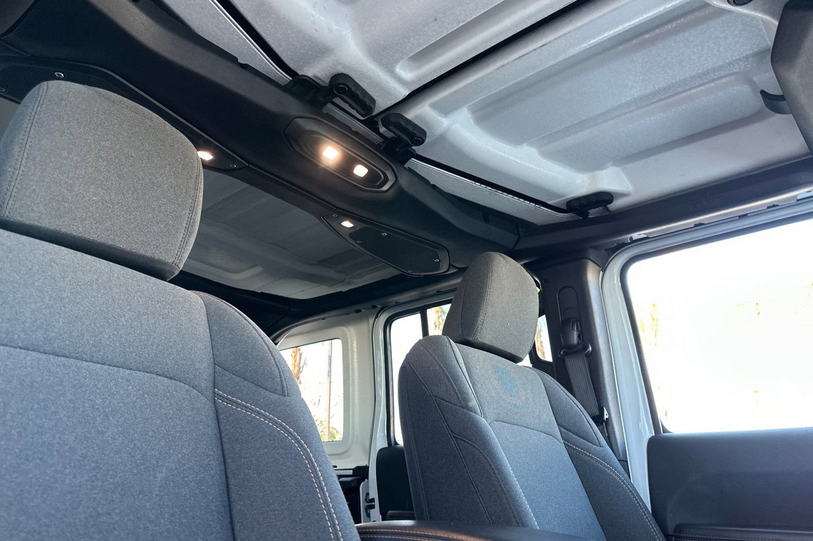 Used 2025 Jeep Wrangler Sahara image 17