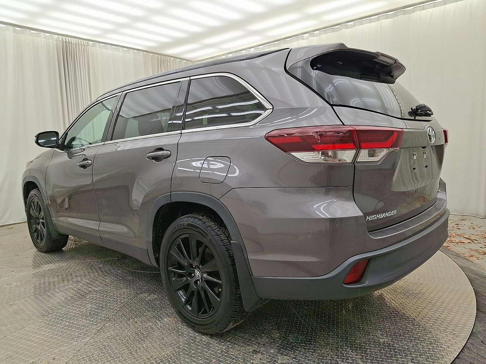 Certified 2019 Toyota Highlander SE image 22