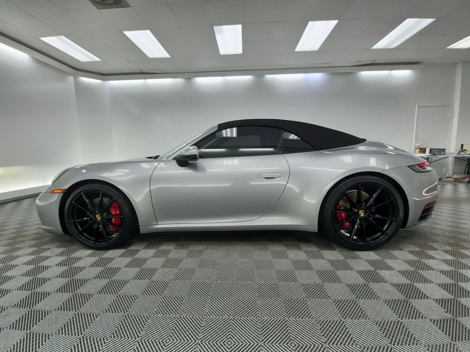 Certified 2020 Porsche 911 Carrera 4S AWD/4WD image 2
