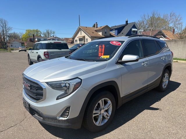 Used 2018 GMC Terrain SLE w/ Driver Convenience Package AWD/4WD image 3