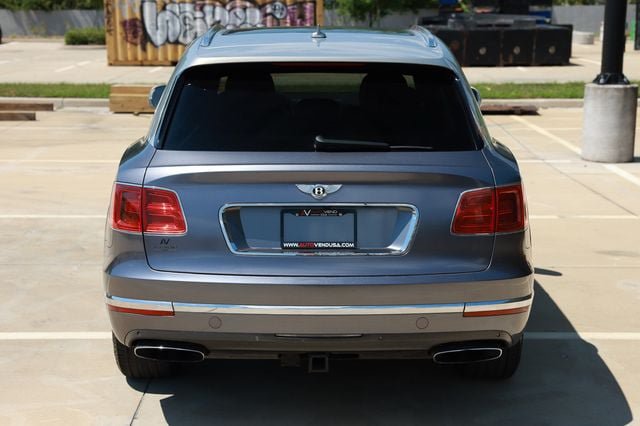 Used 2018 Bentley Bentayga AWD/4WD image 12