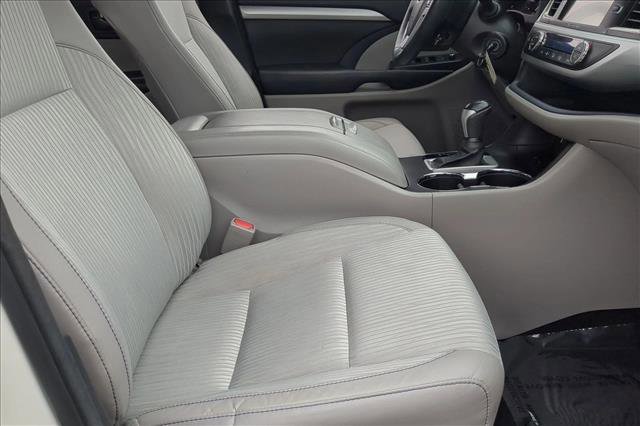 Used 2016 Toyota Highlander Plus FWD image 26