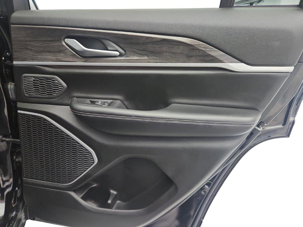 Used 2023 Jeep Grand Cherokee 4WD 4xe image 33