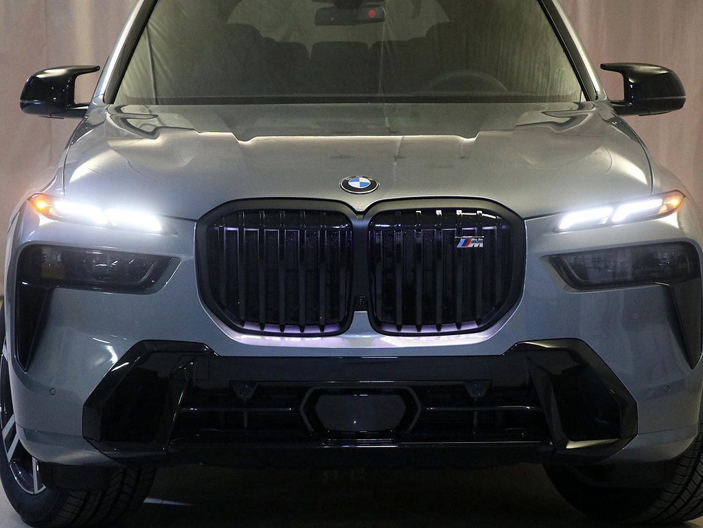 New 2025 BMW X7 M60i w/ Executive Package image 6