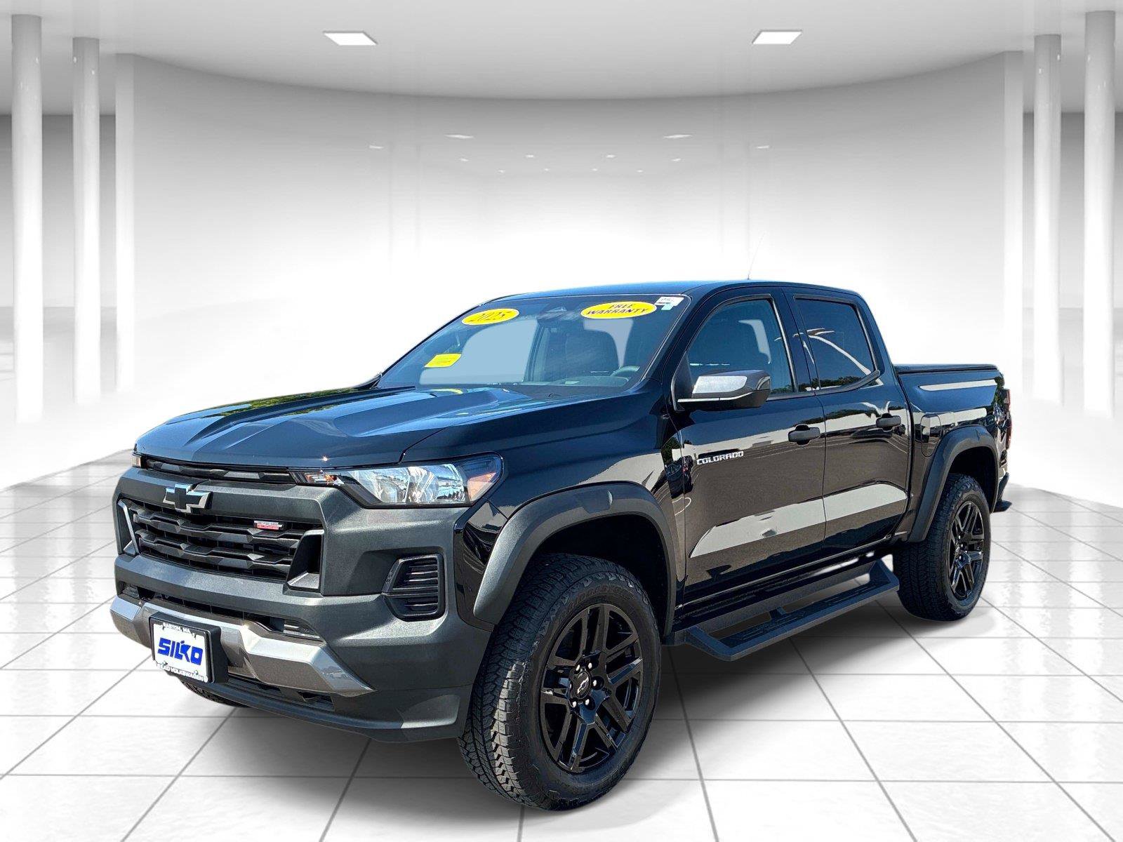 Used 2025 Chevrolet Colorado Trail Boss AWD/4WD image 3