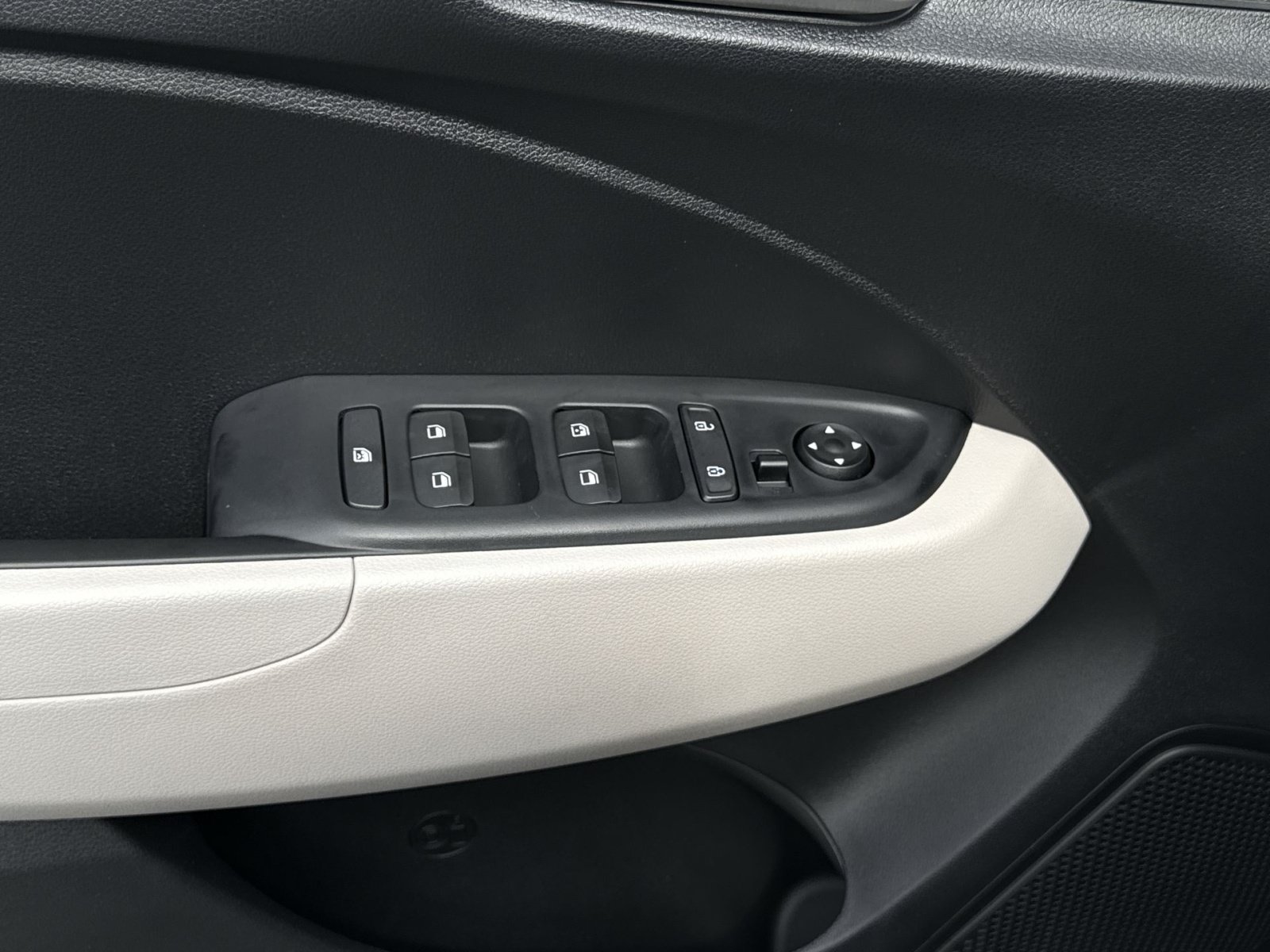 New 2026 Hyundai Venue SEL FWD image 15